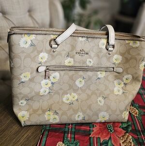 Coach Beige Daisy Print Tote